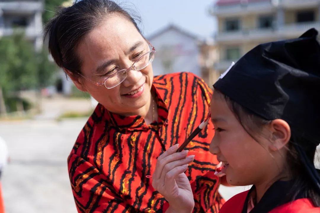 感恩之礼 幸福成长,涟源这群小学生颇有"古人风范"