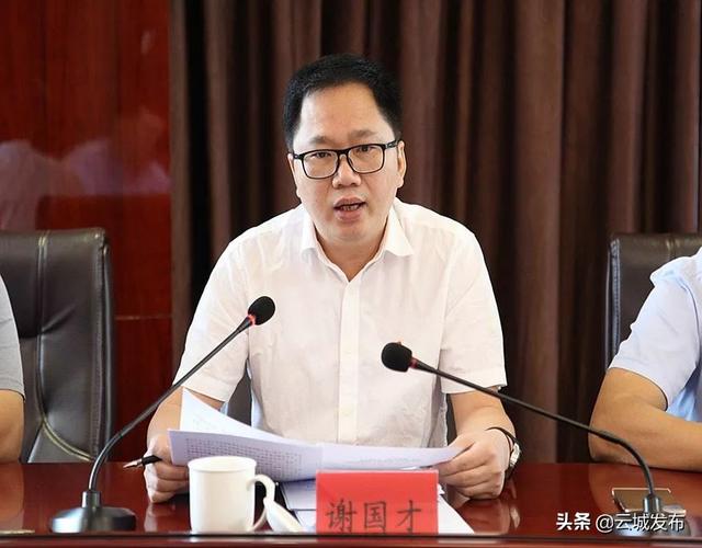 区领导谢国才,龙裕文,李文生,邓腾芳,阮其华等