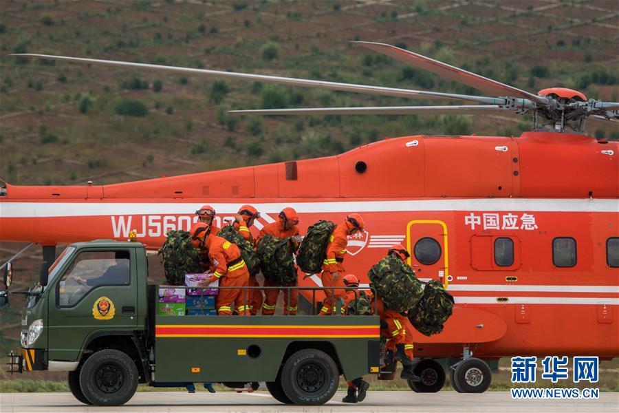 全国森林消防队伍进行专业技能比武演示和综合演练