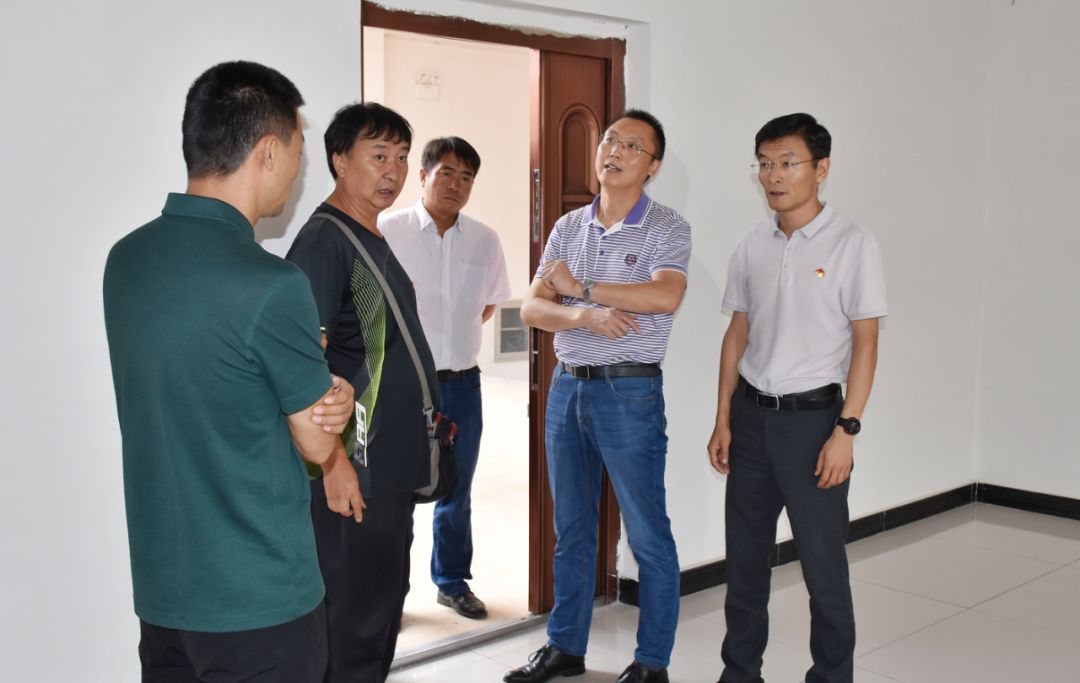 华宁县宁州街道冲麦村委会距华宁县城8公里,辖8个村民小组,村党总支下