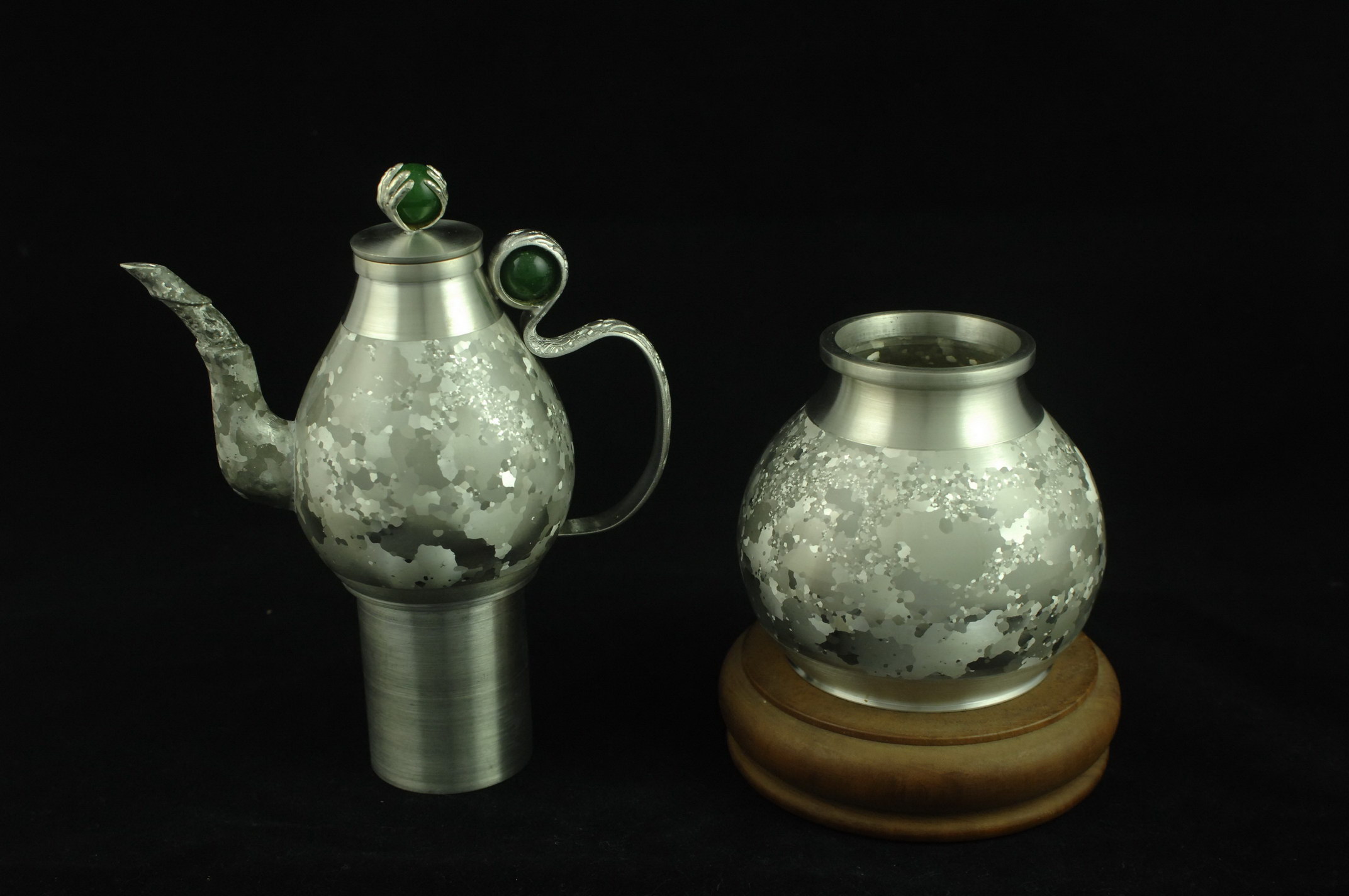 上世纪80年代,昆明有色金属研究院研究出了斑锡的制作工艺.