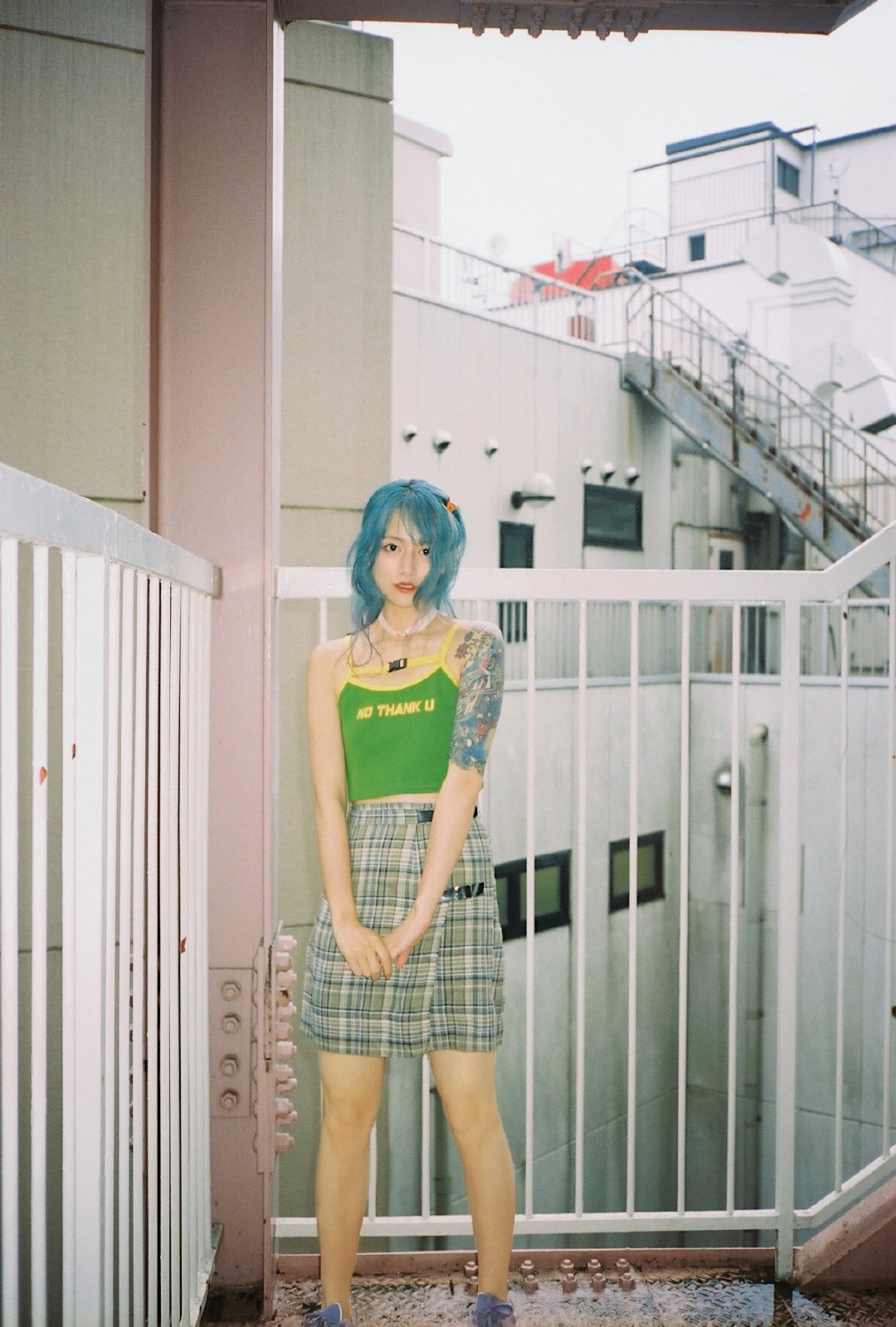 黑尾酱长着一张可爱的脸,却在胳膊上刺满了纹身,也是很有性格了,绿色