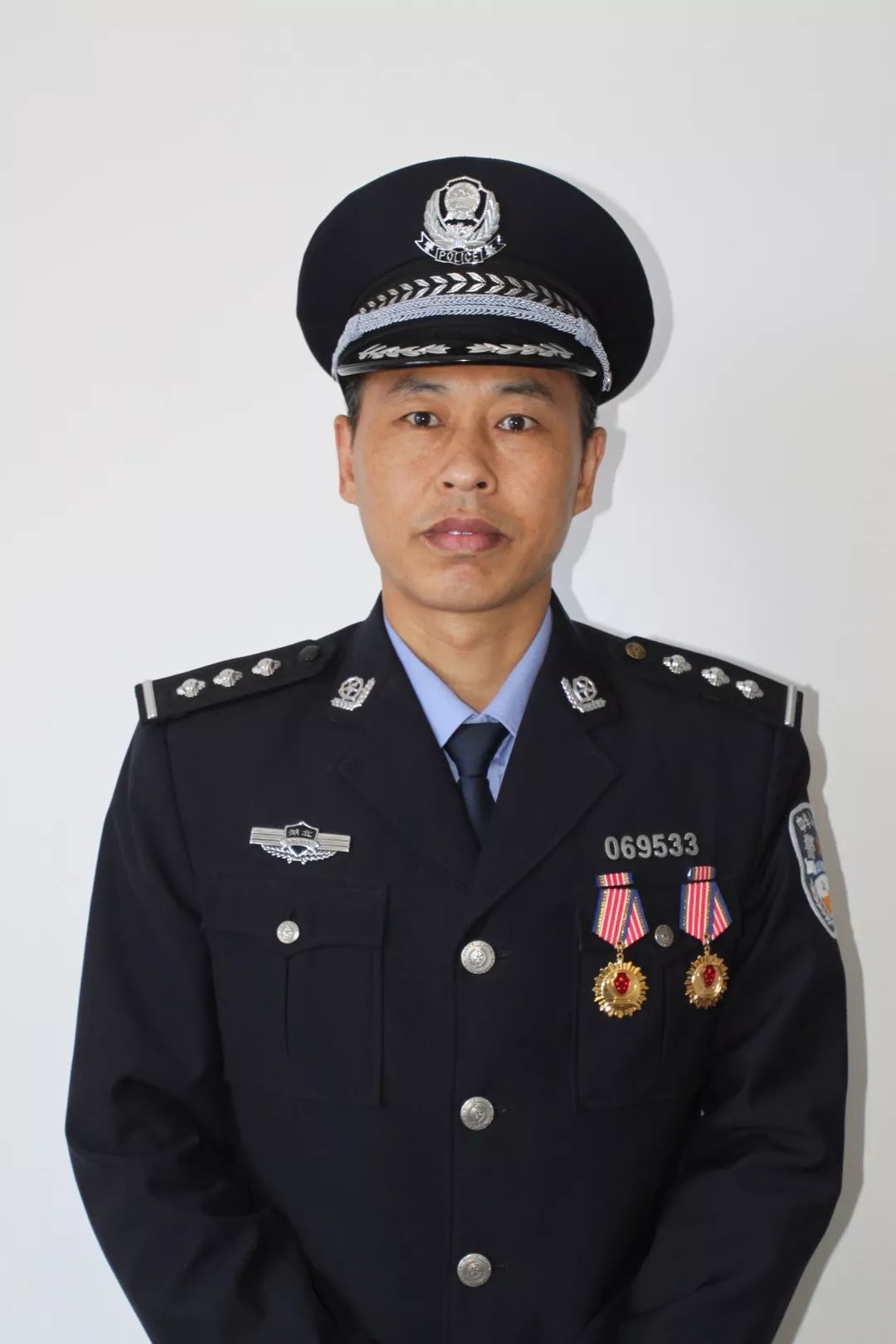 曾波:硬汉刑警 守护百姓5女,47岁,保康县妇幼保健院妇产科医生.