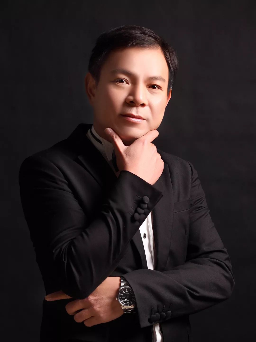 武进锡剧团优秀演员,武进戏曲曲艺家协会会员,师承锡剧王子周东亮.