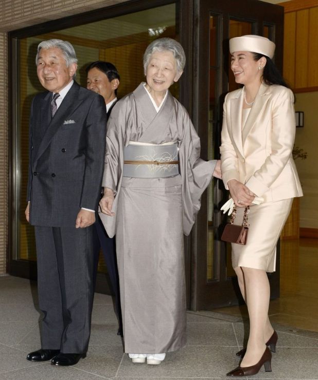 日本皇室礼服大揭秘和服vs洋装有讲究颜色背后有深意