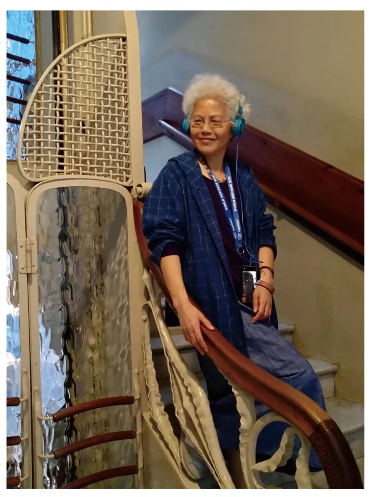 殷慧芬,生于上海,中国作家协会会员.