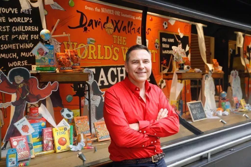 这套书是英国著名儿童文学作家david walliams(大卫·威廉姆斯)专门为