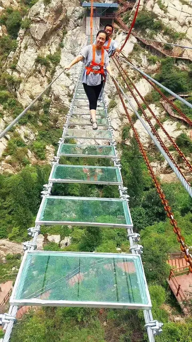 独山子大峡谷玻璃栈道图片