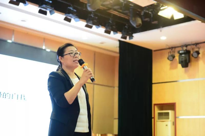 21执教老师:二实小康华校区 陆芳家庭教育课程:千千念,我本花中第一流