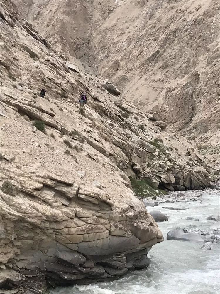 从左到右依次为:王铁男(18年珠峰登顶者),周继来(昆仑山历史研究者,数