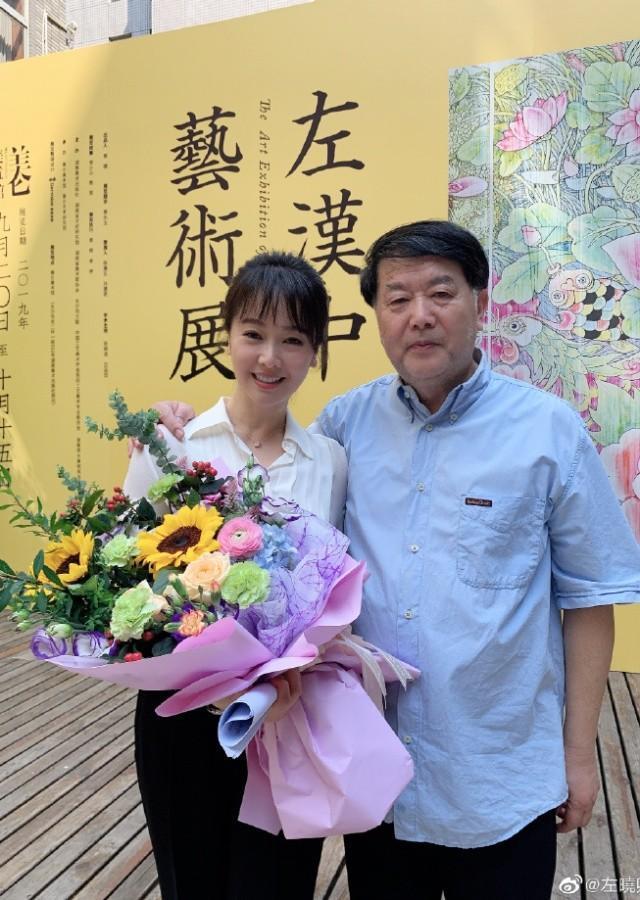 此次个人画展由享誉海内外的艺术大师黄永玉(沈从文的侄子)题字,评论