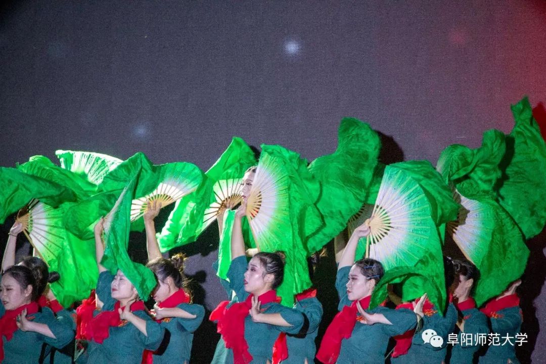 我校庆祝中华人民共和国成立70周年文艺晚会完美落幕