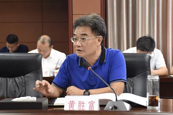 昌景黄铁路余干段施工推进情况座谈会召开