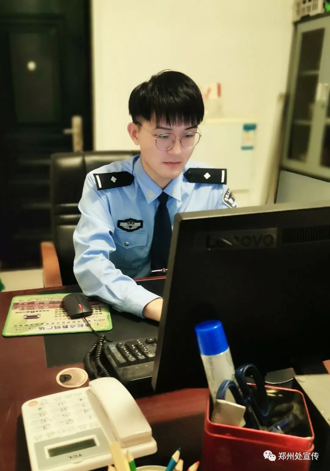 作者袁浩然工作生活照2019-09-23商丘北站派出所民警作者:袁浩然诗词