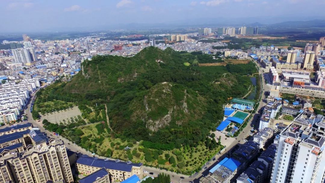 2016年拍摄的武宣县城马鞍山公园.