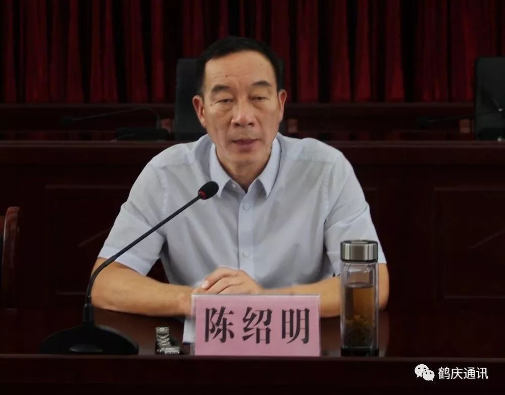 鹤庆县委常委,县委组织部部长张宝明作了发言.