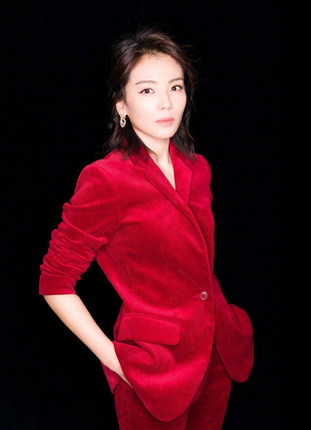 气质女王刘涛美得真高调大红色西服套搭配搭短发气质全开