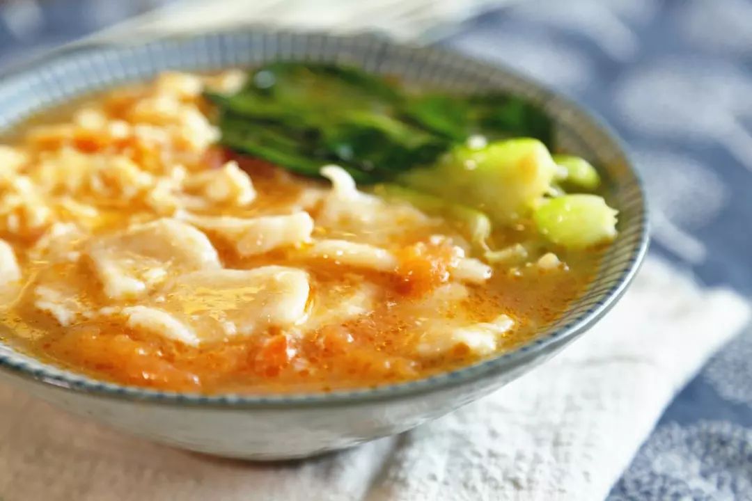 这道汤食材简单营养均衡暖乎乎的一碗鲜香开胃