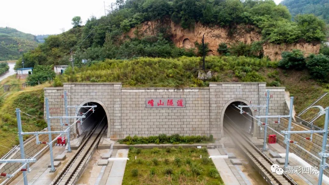 9月17日,浩吉铁路最长隧道崤山隧道.