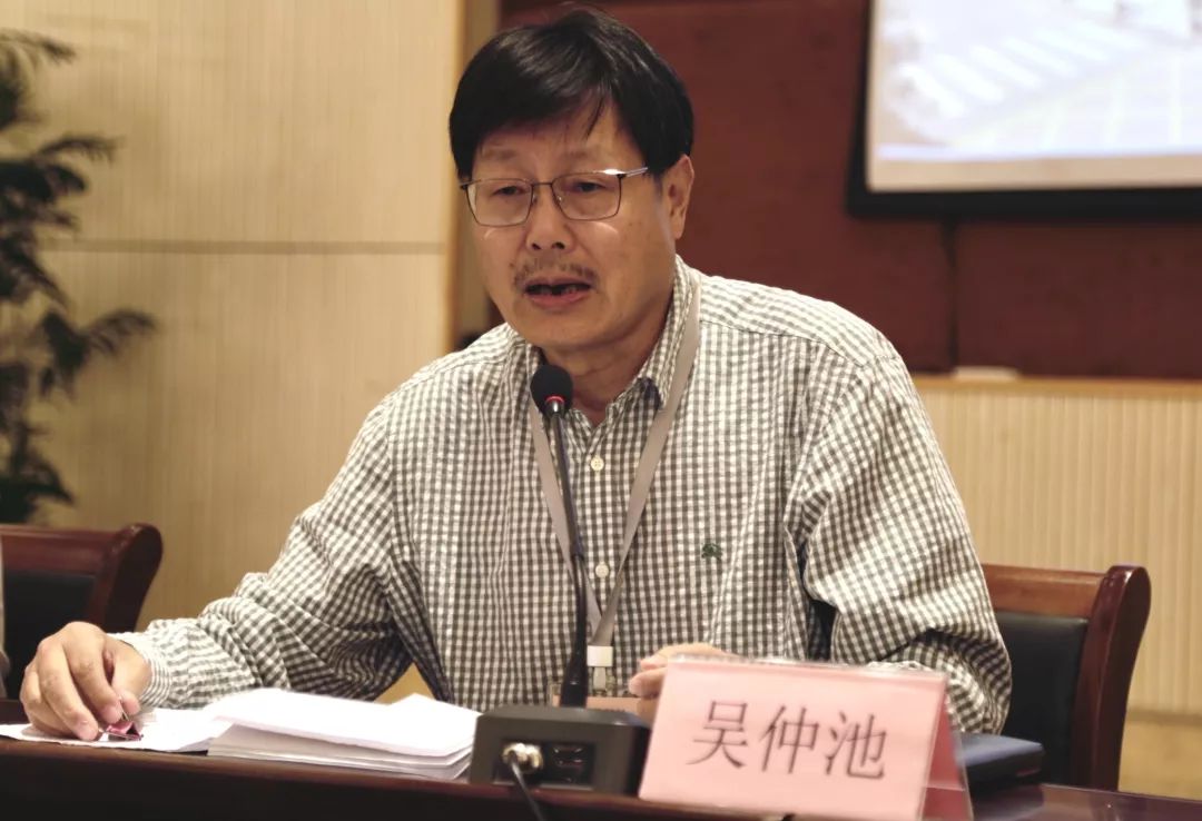 我校召开不忘初心牢记使命主题教育师德师风报告会