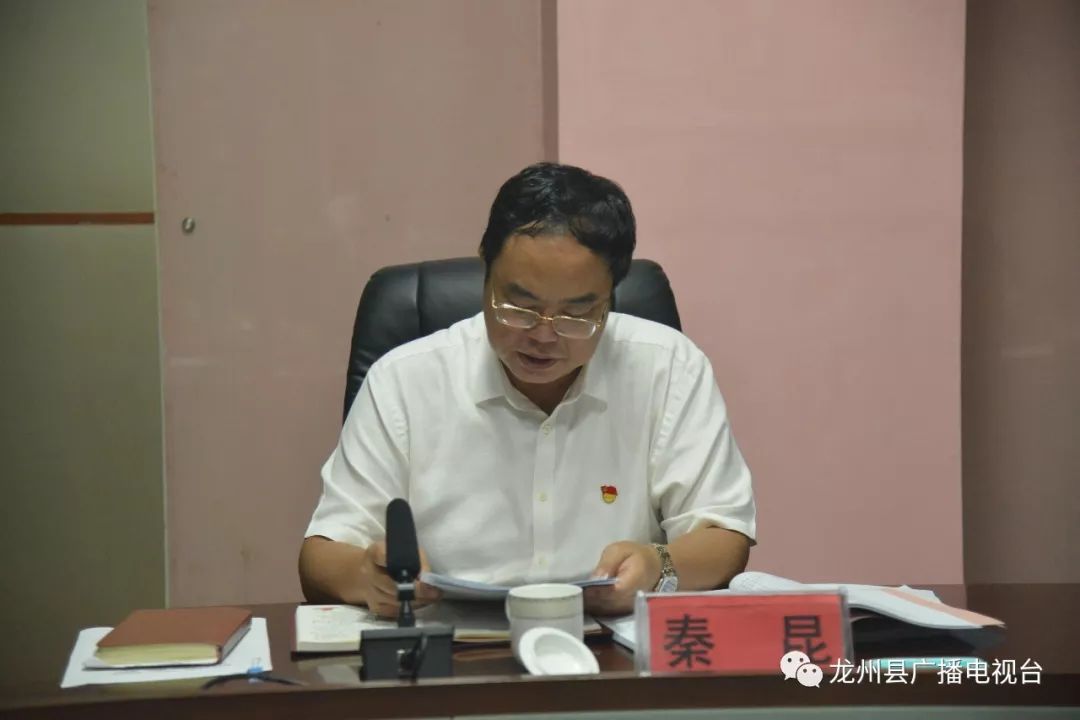 钟磊在发言中指出,缅怀先烈,接受革命传统教育,是要回望来路,激发"