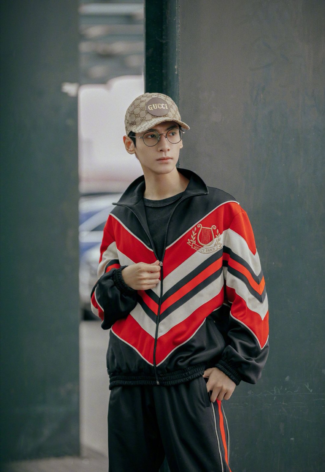 罗云熙米兰时装周,运动造型宛如漫画中走出的少年