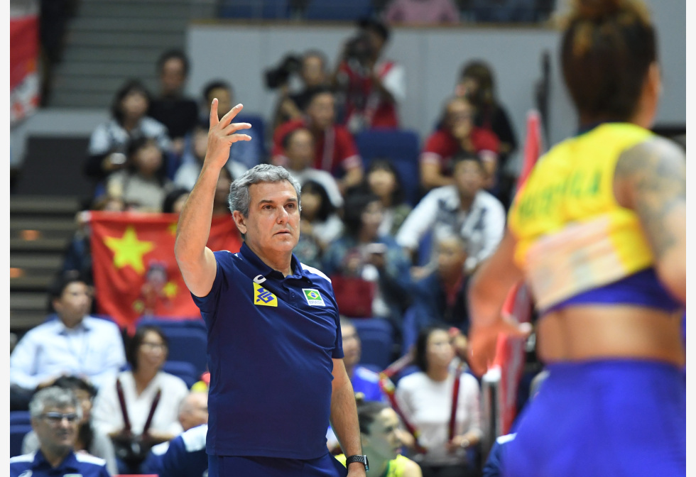 新华社 新华社日本札幌9月24日电(记者王镜宇,王梦)巴西女排主教练