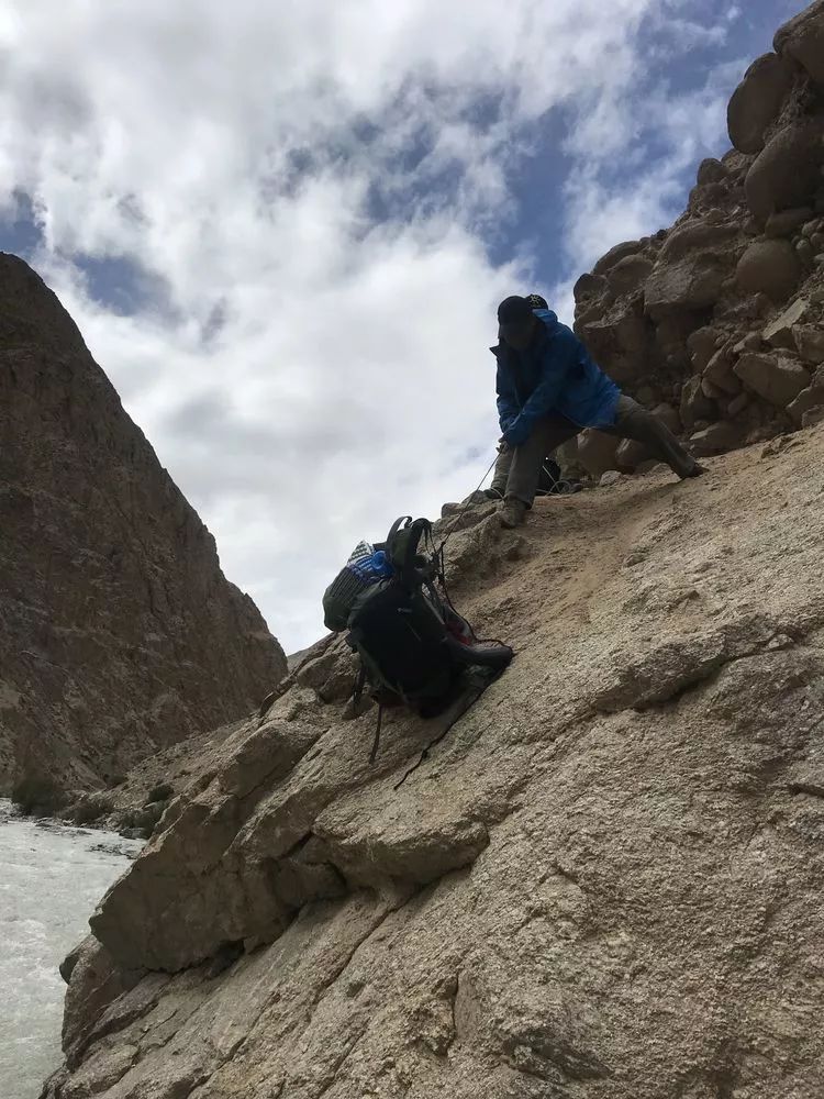 从左到右依次为:王铁男(18年珠峰登顶者),周继来(昆仑山历史研究者,数