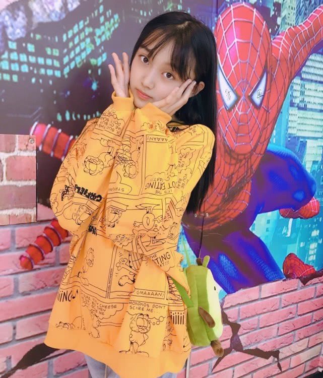 电视剧叫《漂亮的李慧珍》, 在里面饰演"小李慧珍"的就是小演员曲芷含