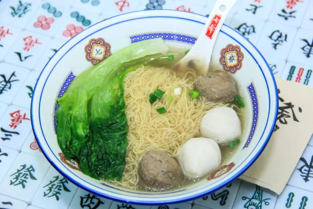 日售500碗▎陈小春的网红店七爷清汤腩杀到新会就凭1碗清汤牛腩面火了