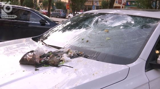 安宁车主爱车无缘无故被砸小心你可能也会遇到