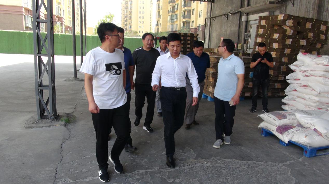 县长李全喜暗访企业安全措施落实情况