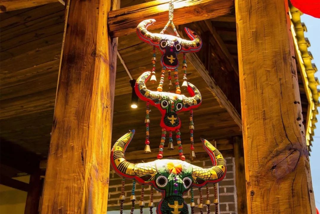 牌楼,牛头,图腾园区呈现了各式各样的彝族传统图腾▼独特图腾不「彝」