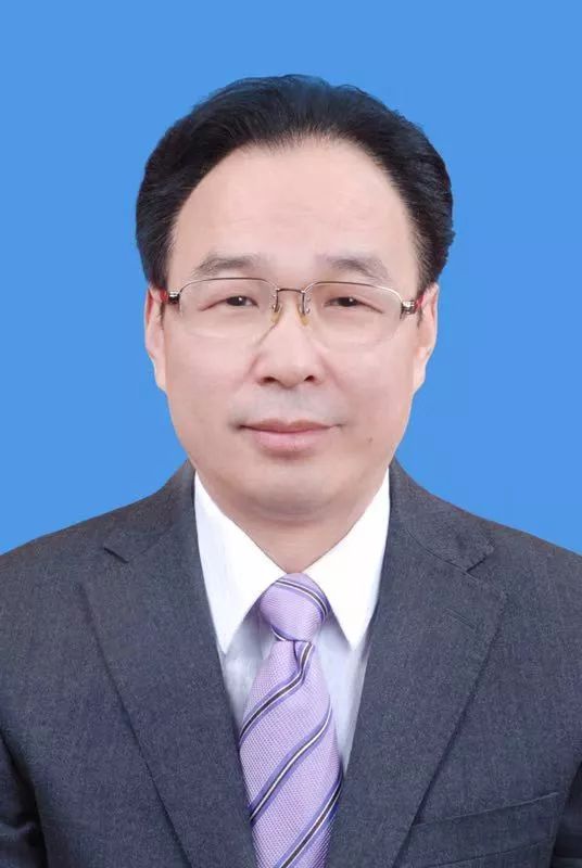 李春龙李春龙,现任潍坊医学院附属医院泌尿外科一科主任,教授,主任