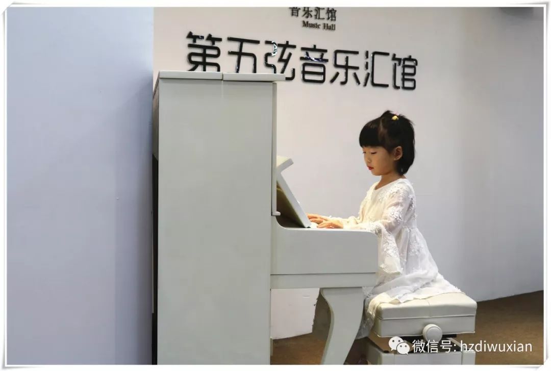 音乐会精彩瞬间沈佳宁学习钢琴一年半,此次音乐会是以