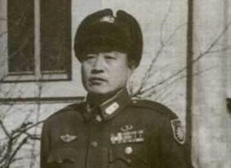 邱清泉假扮伙夫逃过南京大屠杀昆仑关战役一雪奇耻