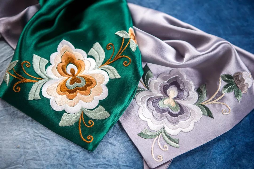 深山集市山青水绣专场纵使山高谷深我愿为你盛装而来