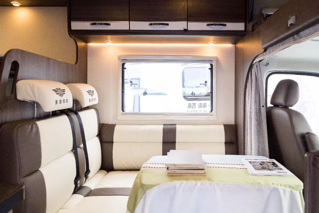 赛德白鲸系列房车:升级版纵置子母床,举家出行好伙伴