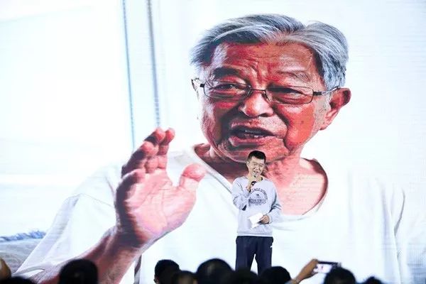 "褚橙"创始人褚时健独子褚一斌在接受专访时表示,为了上市,去年就开始
