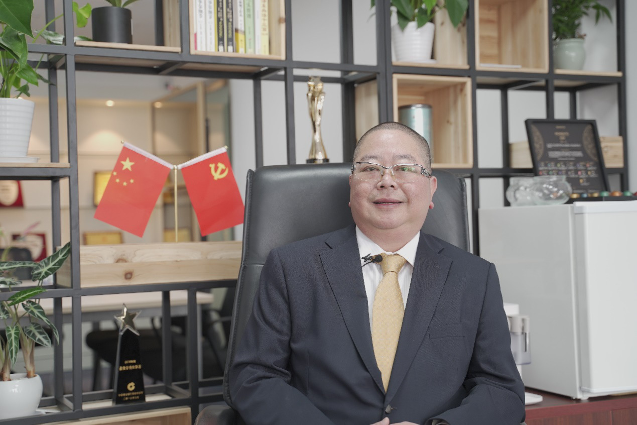 美联集团执行董事张锦成专注于做最专业服务最优质的地产代理公司