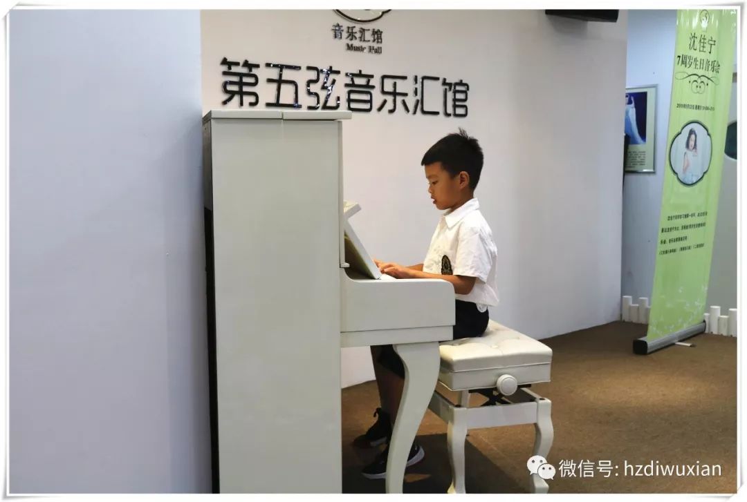 音乐会精彩瞬间沈佳宁学习钢琴一年半,此次音乐会是以