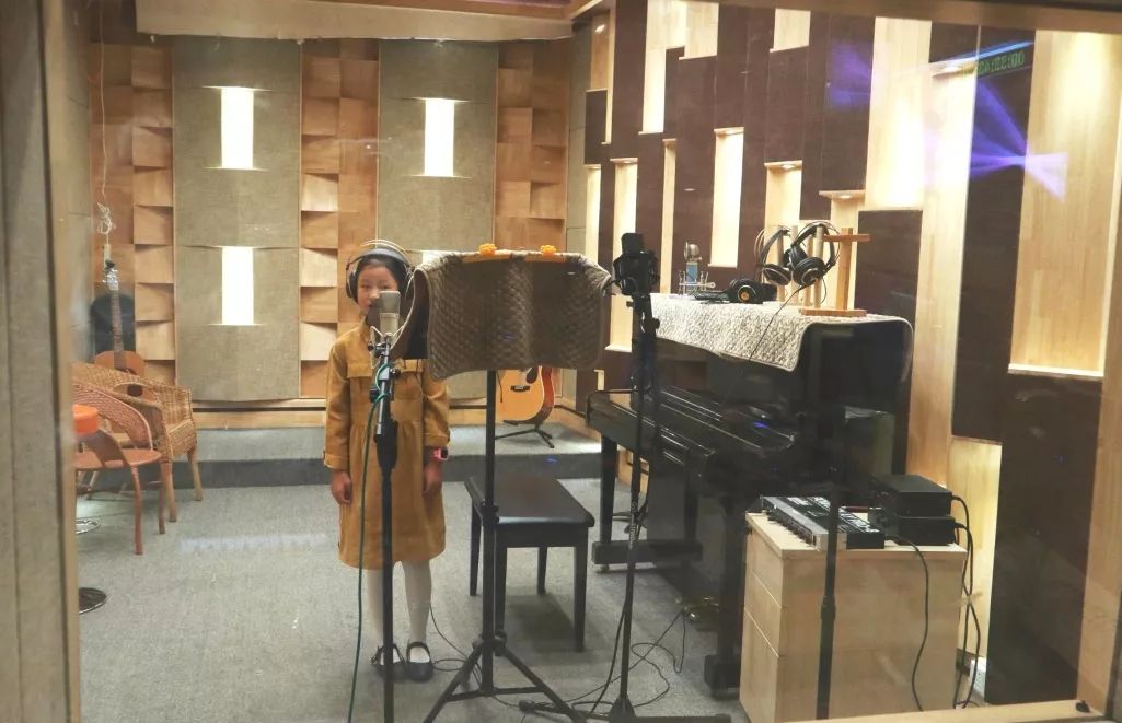 当孩子们走进录音棚意想不到的事情发生了