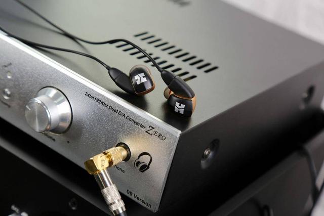 没有金耳朵那就听听旗舰金耳机怎么样hifimanre200024k镀金版