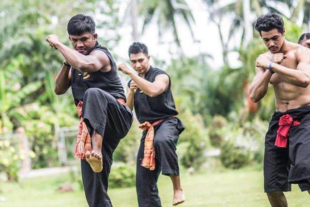 古泰拳中还有一些插眼,撩阴的招数,由于太过毒辣,而且对运动员会造成