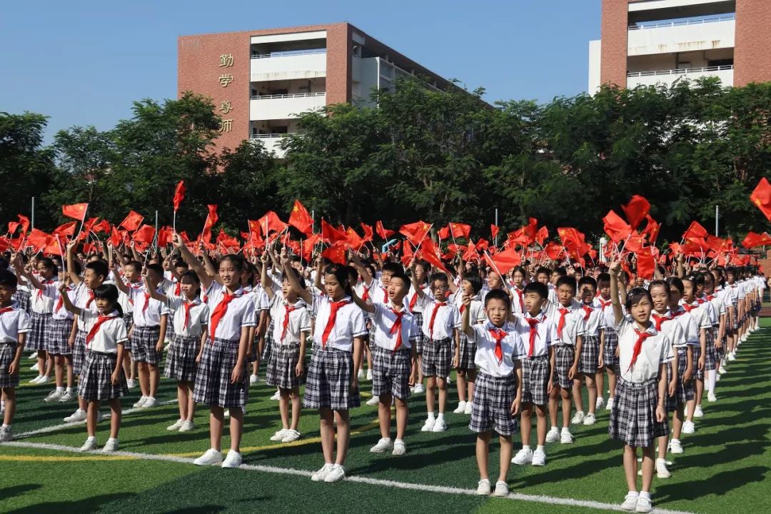 今天,南庄学子这样表白祖国_五星红旗