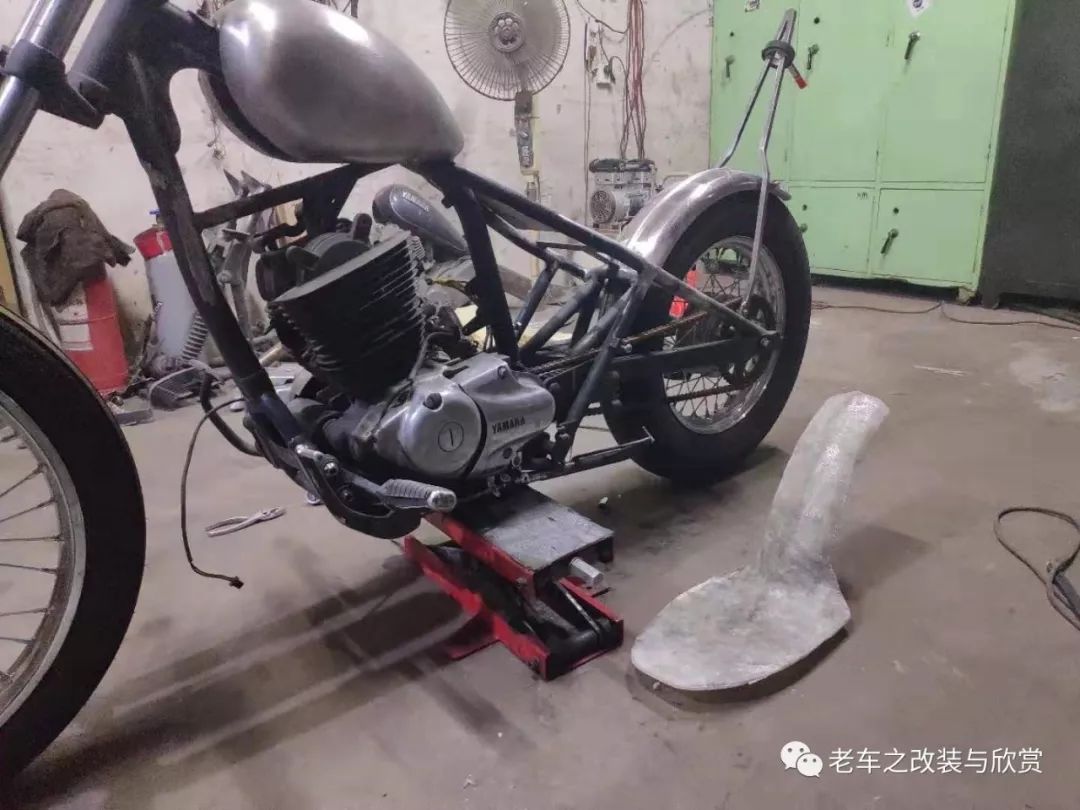 yamaha劲龙250改装max复古机车工作室