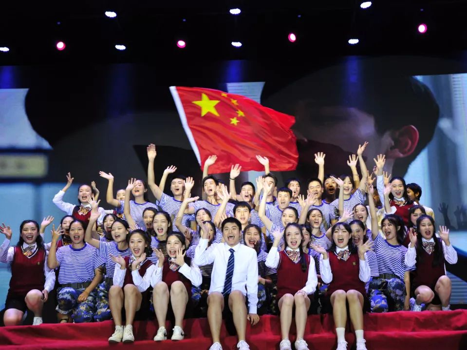 学院举行庆祝新中国成立70周年大合唱暨2019年迎新晚会