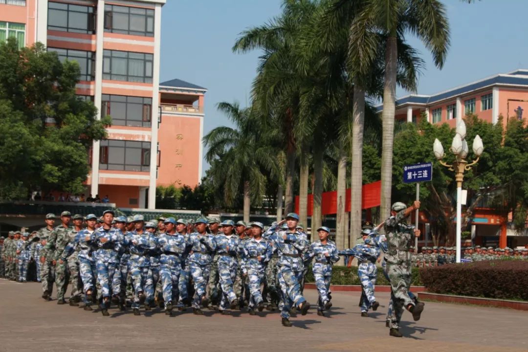 厦门东海学院 军训图片