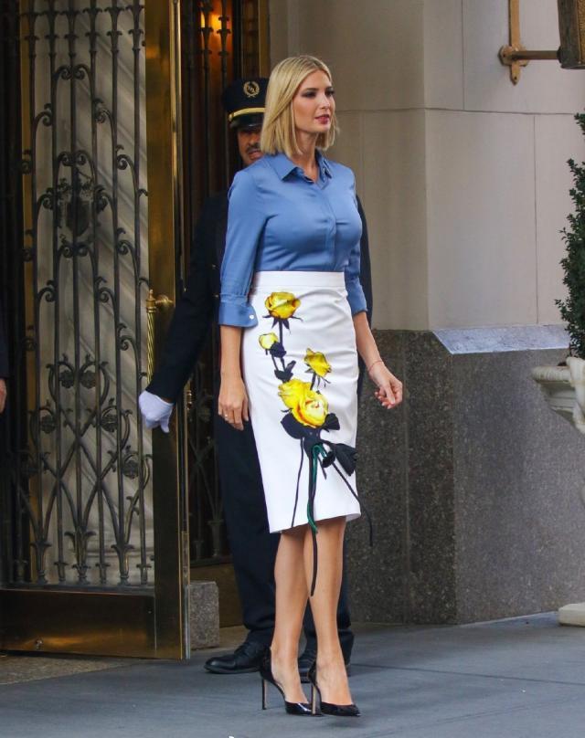 不是上衣紧了是伊万卡身材太好了