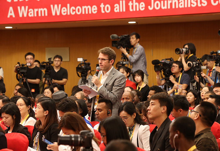 国庆70周年活动新闻中心举行首场发布会